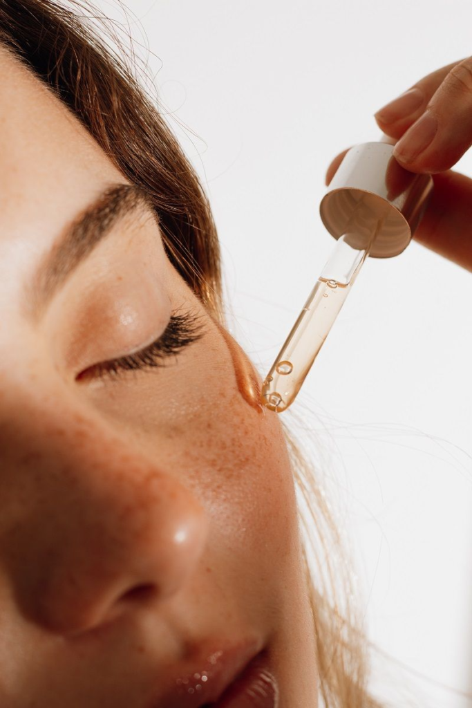 Niacinamide 10%: The Ideal Multitasker for MENA Skin f2f28f93 5fe0 4845 9148 4c9412a745be